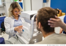 1157971490 | 게티이미지코리아 | Young man having his eyes examined by optometrist Royalty-Free 이미지