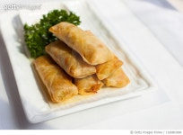 1166801896 | 게티이미지코리아 | fried spring rolls in white plate Royalty-Free 이미지