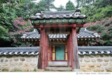 MZEJA19000671 | 게티이미지코리아 | VH516 한국 전남 영광군 내산서원 여재문 Rights-Managed 이미지