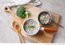 MBRF19025063 | 게티이미지코리아 | 소고기브로콜리죽 Royalty-Free 이미지