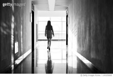 1193259665 | 게티이미지코리아 | Businesswoman through the office corridor Royalty-Free 이미지