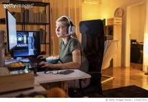 1194473574 | 게티이미지코리아 | Sometimes she thinks too much Royalty-Free 이미지