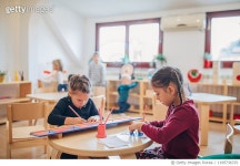 1195736725 | 게티이미지코리아 | Group of kids playing in preschool classroom Royalty-Free 이미지