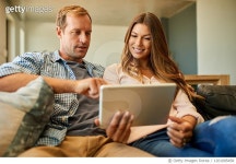 1201085458 | 게티이미지코리아 | Modern couples hang out on the net Royalty-Free 이미지