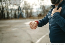 1201416139 | 게티이미지코리아 | Mature men running and checking his pulse during training outdoors Royalty-Free 이미지