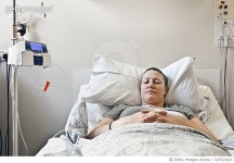 에이플러스(A+)맘 테라피 | 523523924 | 게티이미지코리아 | Breast Cancer Patient having Chemotherapy Treatment Royalty-Free 이미지