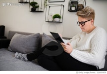 1210054658 | 게티이미지코리아 | Young woman with tablet pc on the sofa Royalty-Free 이미지