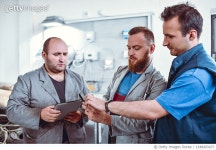 1248493107 | 게티이미지코리아 | Workers And Advisor Checking Production Results In Solar Panel Factory Royalty-Free 이미지