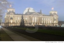 1251377301 | 게티이미지코리아 | Reichstag building with fog (Deutscher Bundestag) Royalty-Free 이미지