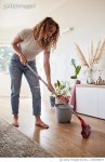 1254789073 | 게티이미지코리아 | It keeps the house clean and gives me a workout Royalty-Free 이미지