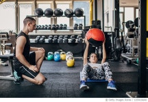 1255038260 | 게티이미지코리아 | One fitness woman having personal training in the gym Royalty-Free 이미지