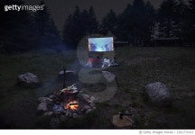 1291771412 | 게티이미지코리아 | Friends watching video on screen at night Royalty-Free 이미지