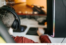 1294850314 | 게티이미지코리아 | gamer teenager boy at home playing pc games Royalty-Free 이미지