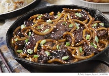1303687241 | 게티이미지코리아 | Mongolian Beef with Shanghai Noodles Royalty-Free 이미지