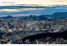 MZAJD21000133 | 게티이미지코리아 | 서울 구룡산 일몰 및 야경 Rights-Managed 이미지