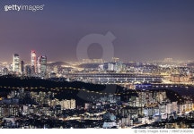 MBRF21002692 | 게티이미지코리아 | 서울 우면산 소망탑 야경 Royalty-Free 이미지