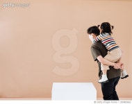 돼지백돼지'sback | 1309805662 | 게티이미지코리아 | Piggyback fun Royalty-Free 이미지