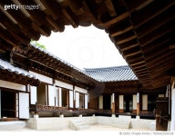 MZIKA21000138 | 게티이미지코리아 | 남산 한옥 마을 Rights-Managed 이미지