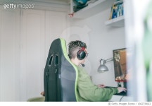 1362739022 | 게티이미지코리아 | gamer teenager boy at home playing pc games Royalty-Free 이미지