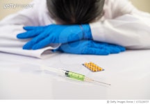 1372228737 | 게티이미지코리아 | Scientists sat down at the table and had drugs and syringes Royalty-Free 이미지