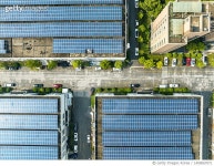 1400067071 | 게티이미지코리아 | Aerial view of solar panels installed on factory rooftop Royalty-Free 이미지