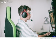 1403424070 | 게티이미지코리아 | gamer teenager boy at home playing pc games Royalty-Free 이미지