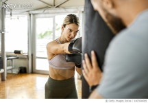 1407694099 | 게티이미지코리아 | Woman boxing in a gym Royalty-Free 이미지