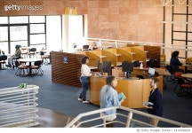 1414998416 | 게티이미지코리아 | Students using the universitys library Royalty-Free 이미지
