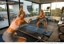 1433050607 | 게티이미지코리아 | Young woman training at the gym Royalty-Free 이미지