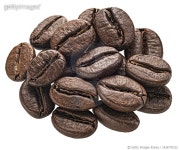 1436770723 | 게티이미지코리아 | Roasted coffee beans isolated on white background Royalty-Free 이미지