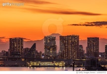 1438287672 | 게티이미지코리아 | Mt. Fuji sunset aerial view of Tokyo, Japan. Royalty-Free 이미지