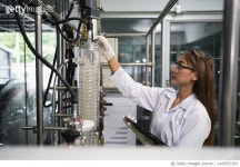 1443557283 | 게티이미지코리아 | Chemist researching cannabis essential oil in science lab Royalty-Free 이미지