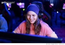 1460760783 | 게티이미지코리아 | Happy female gamer playing eSports over desktop PC in gaming station. Royalty-Free 이미지