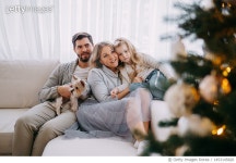 1453145826 | 게티이미지코리아 | Happy family mom,Dad and pet Family in a bright New Years interior Royalty-Free 이미지