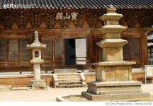 MAHA23003831 | 게티이미지코리아 | 통도사 삼층석탑, 양산 통도사 Rights-Managed 이미지