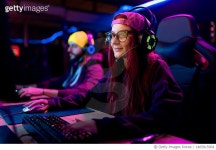 1465815904 | 게티이미지코리아 | Smiling female gamer playing eSports on desktop PC in gaming club. Royalty-Free 이미지