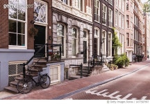 1477587997 | 게티이미지코리아 | Residential houses along the canals in Grachtengordel neighbourhood, Amsterdam, Netherlands... 