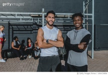 1494134894 | 게티이미지코리아 | Two male friends smiling at camera in outdoor gym Royalty-Free 이미지
