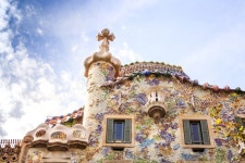 Antoni Gaudi statue editorial stock photo. Image of casa - 156930238
