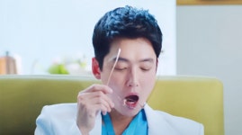 99즈 안경닦는 거 본 적 있는덬? - 드영배 카테고리