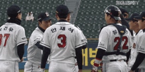 재스기 심장 상태 확인하는 미미 건우 짱포.gif - 국내야구 카테고리