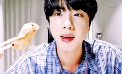 왕귀염둥이 잇진 라이브 쿨탐 찼다 - 진(BTS) 카테고리