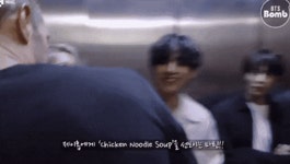 전체 게시판 - 방탄소년단 제이홉 치킨누들숲 추는 콜드플레이 크리스마틴