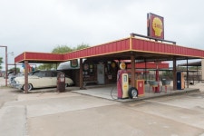 A re-created Shell gasoline station at the Pottery Ranch pottery store in Marble Falls, Texas  | Library of Congress A re-created... 