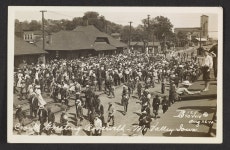 Crowd greeting Roosevelt, Mo-Valley, Iowa | Library of Congress Crowd greeting Roosevelt, Mo-Valley, Iowa