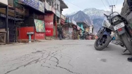 Joshimath: Cracks appear on Badrinath National Highway | News - Times of India Videos