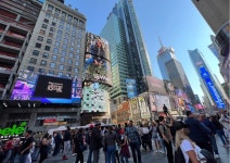 타임스스퀘어에 뭘 넣고 싶다고? - QWER(큐떱이알) 마이너 갤러리