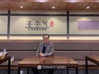 타임스퀘어점은 10년째 매출 신장해 연간 20억원이 넘어섰죠. - TENANT news