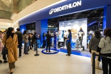 데카트론, 롯데몰 김포공항점 오픈… 러닝·아웃도어 집중한 ‘14호점 전략‘ - TENANT news