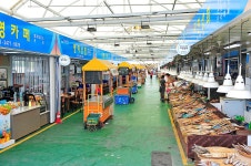 Yeosu Fish Market (여수수산시장) - Shopping - Korea travel and tourism information